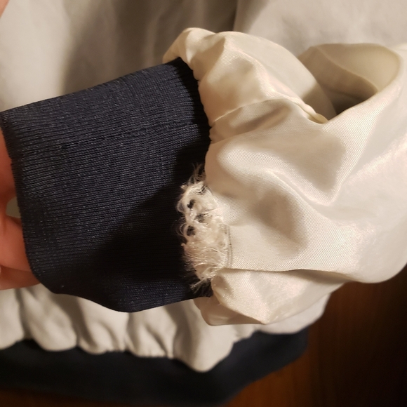 V neck Pull over windbreaker - Picture 8 of 10